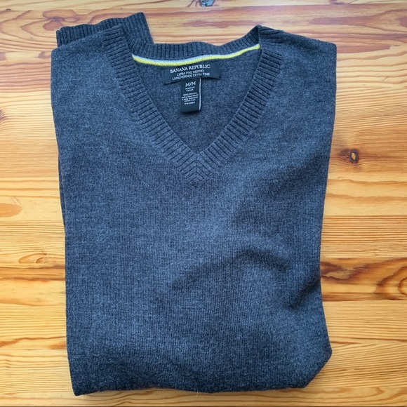 Banana Republic Grey 100% Extra Fine Merino Wool V-Neck Sweater - Picture 6 of 8